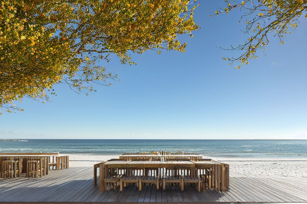 Creating the Perfect Beach House: Highlighting Design Elements, Color Choices, and Material Selection